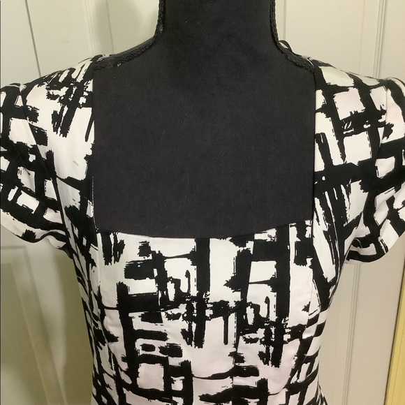 Geometric design dress - Picture 2 of 4